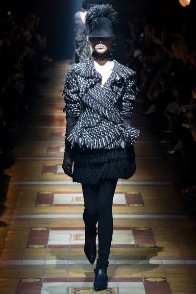 Look 5